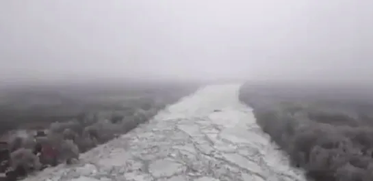 رودخانه یخ زده در مجارستان +فیلم