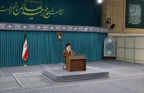 رهبر انقلاب: مردم اوکراین دولت را قبول نداشتند