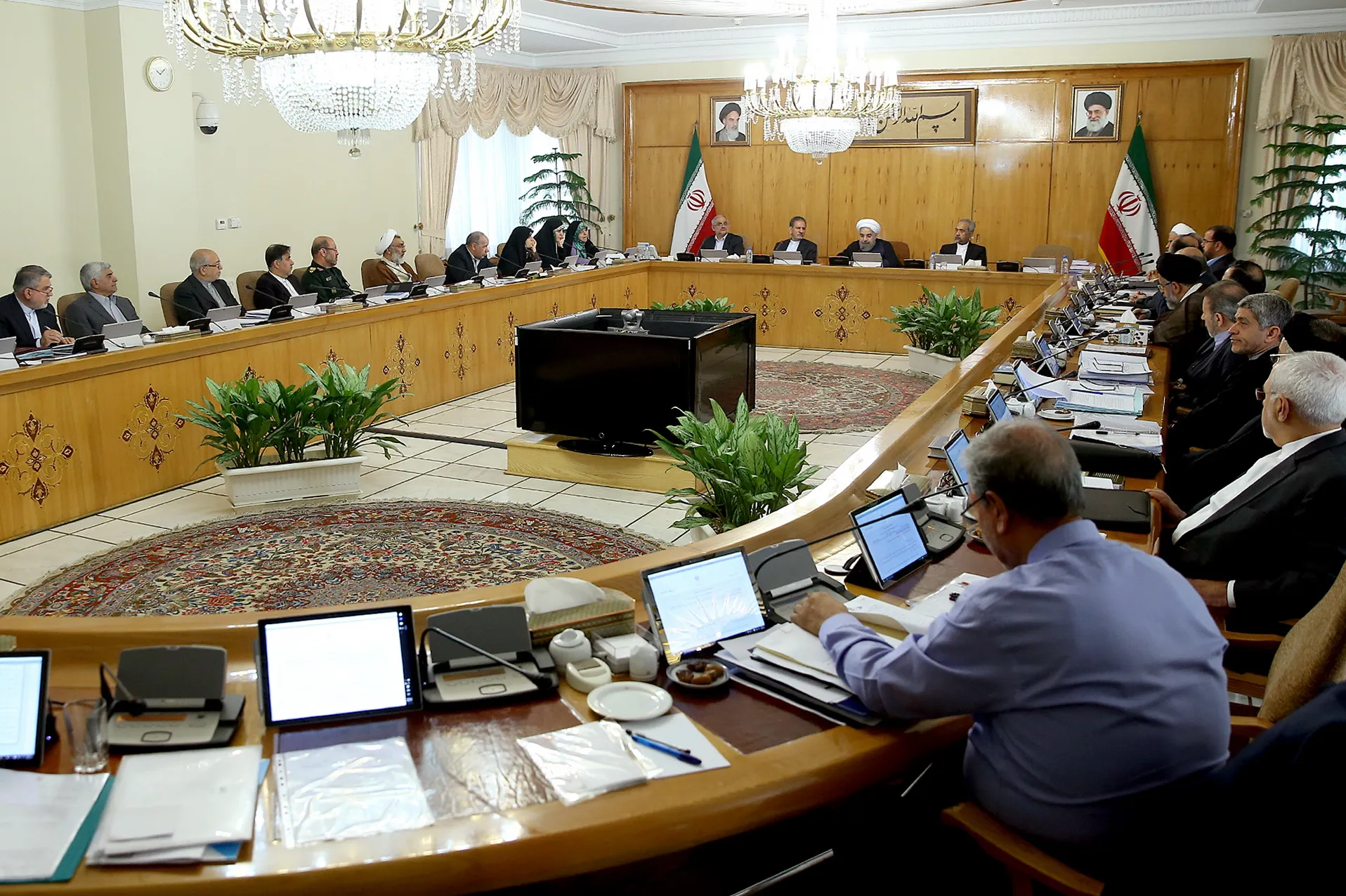 دلیل ممنوعیت خرید کالای خارجی توسط دولت