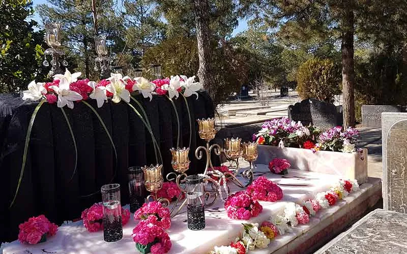 لاکچری شدن مجالس ترحیم در تهران؛ کنسرت در قبرستان!