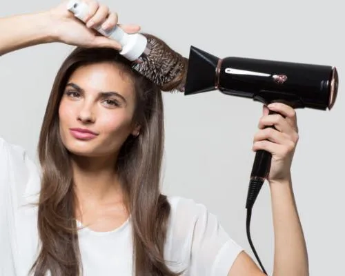آرایشگرها قبل اتو و سشوار، به موهاشون چی میزنن؟
