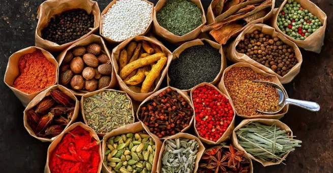 تاثیر افزودن ادویه‌ها به وعده غذایی در کاهش التهاب