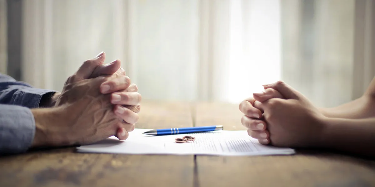رابطه احساسی بین من و شوهرم از بین‌ رفته /  مثل دو تا غریبه شدیم / از طلاق خیلی می ترسم / درآمدم کمه / پاسخ روانشناس