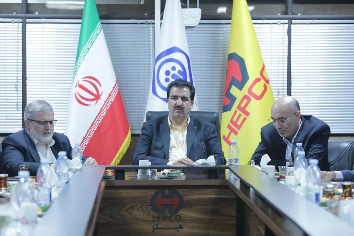 کارگران و بازنشستگان صاحبان اصلی بانک رفاه کارگران هستند