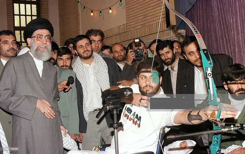 تیراندازی یک جانباز در حضور رهبر انقلاب +عکس