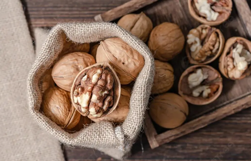 مغز گردوی ایرانی بیشتر خاصیت دارد یا خارجی؟ + لیست قیمت انواع گردو