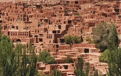 آمار بازدید گردشگران خارجی از ابیانه به بیش از ۱۷ هزار نفر رسید