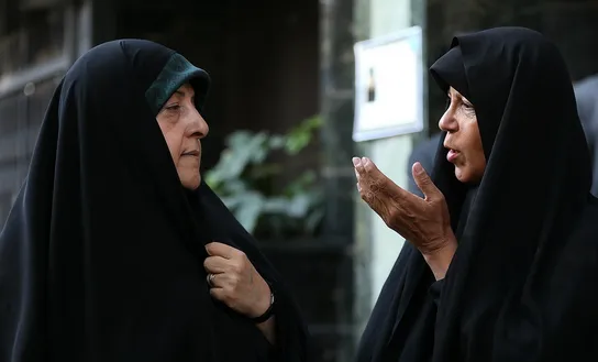 معصومه ابتکار و فائزه هاشمی در مراسم تشییع شهلا حبیبی