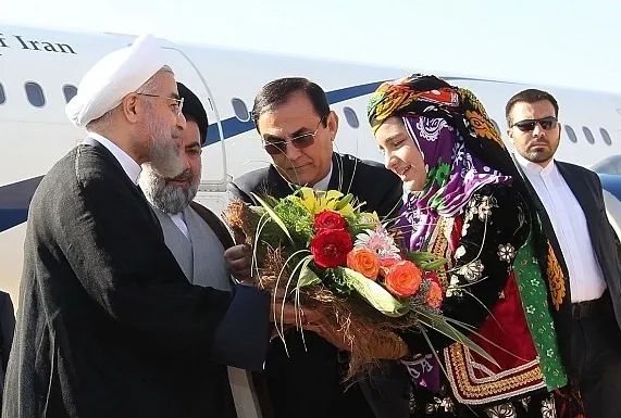 روحانی در لرستان +تصاویر