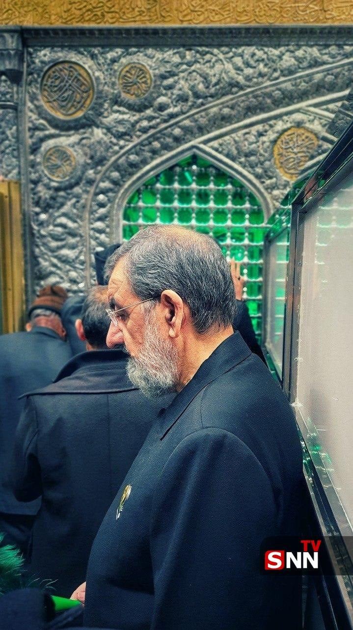 تصویری خاص که کمتر دیده‌اید/ محسن رضایی با لباس خادمی