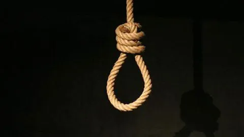 جوان ۲۴ ساله خود را حلق‌آویز کرد