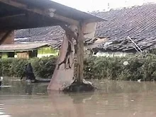 نجات ۴۰ نفر گرفتار در سیلاب