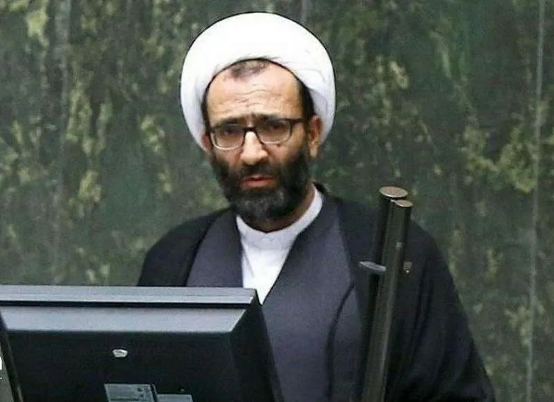 درخواست نمایندگان برای علنی شدن رای استیضاح فاطمی امین