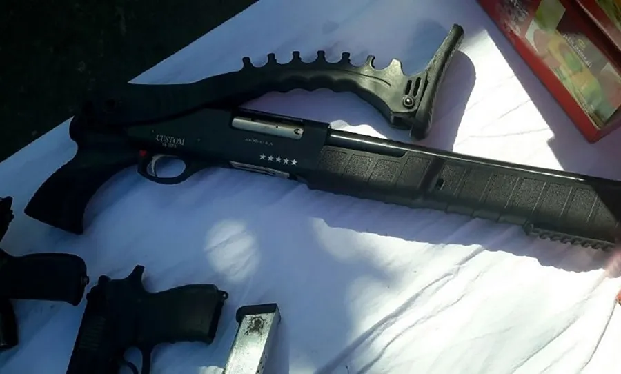 کشف سلاح های عجیب توسط پلیس + فیلم