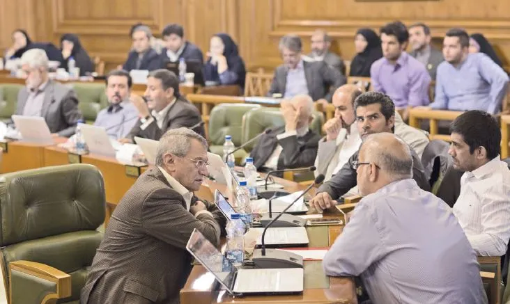 اعتراض به واگذاری شهر آفتاب و فروشگاه‌های شهروند