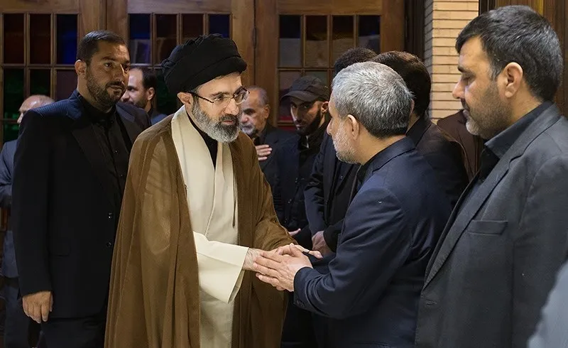 فرزند رهبر انقلاب در یک مراسم ختم +عکس