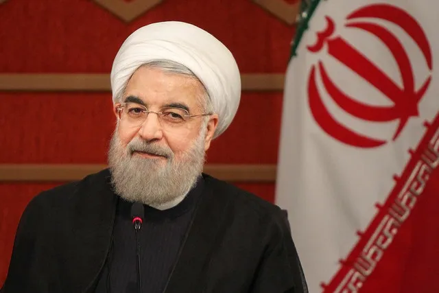 روحانی: در راه خدمت گاهی نیاز به تثبیت ویاتغییر مدیر است