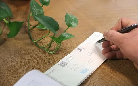 بانک مرکزی چرا آمار چک را منتشر نمی کند؟ / سه ماه از روی کار آمدن دولت گذشت