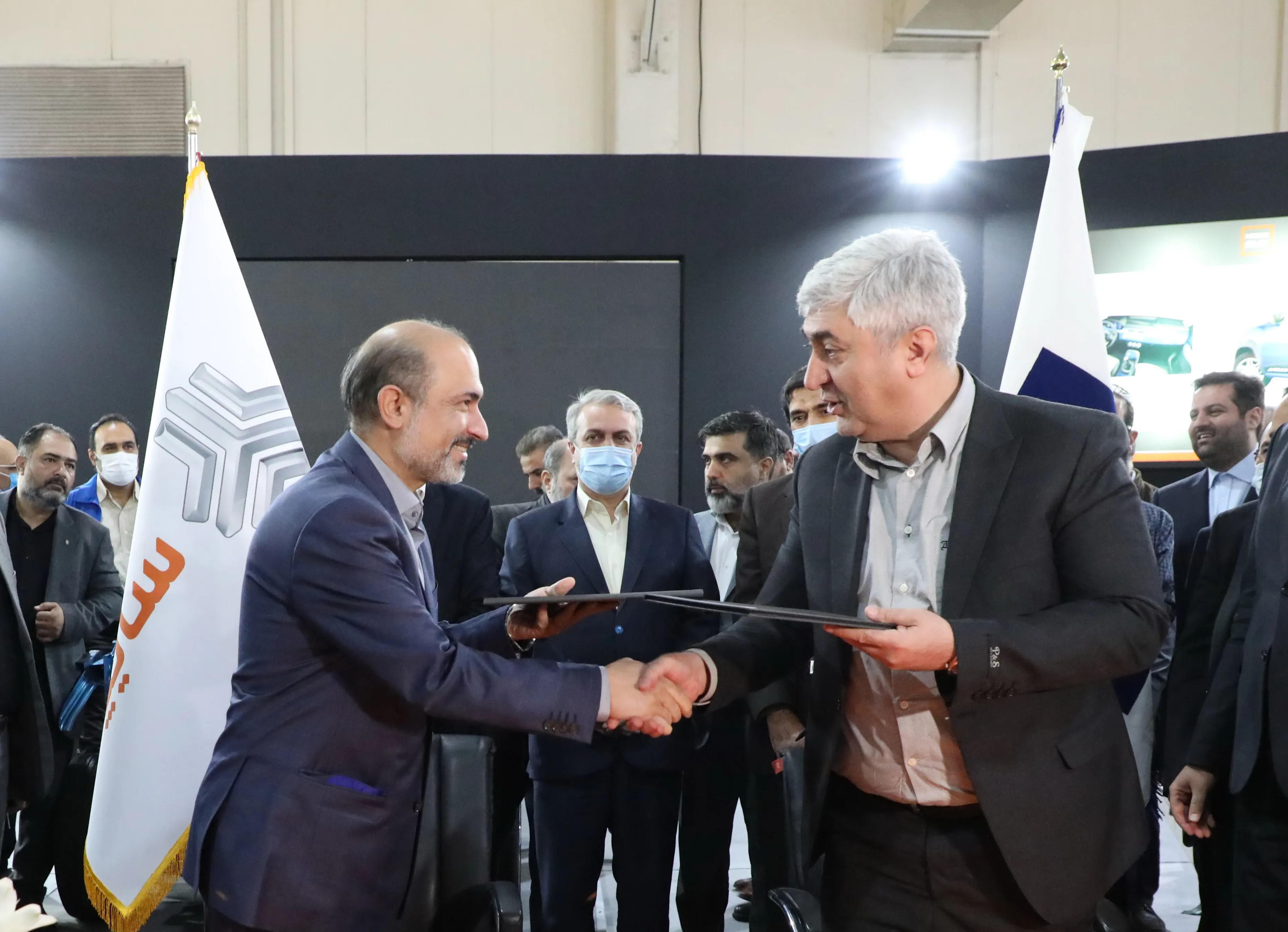 تفاهم نامه همکاری برای تولید مشترک خودرو اقتصادی منعقد شد