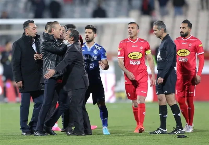 چرا پرسپولیس زمان گل استقلال ۱۰ نفره بود؟ + عکس