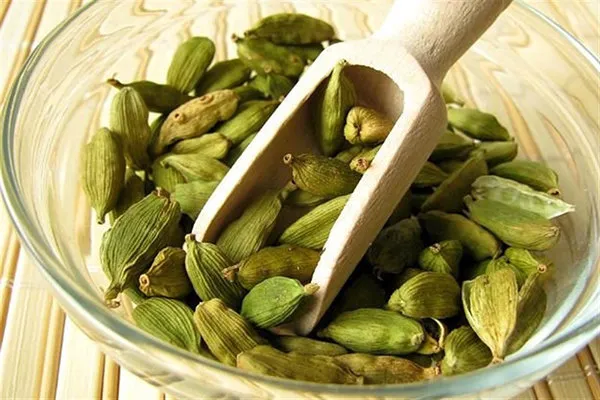 هل و دارچین هم لاکچری شد؛ هل سبز کیلویی ۲ میلیون تومان!