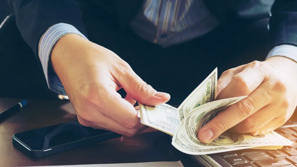 درآمدزایی با اطلاعات فروشی