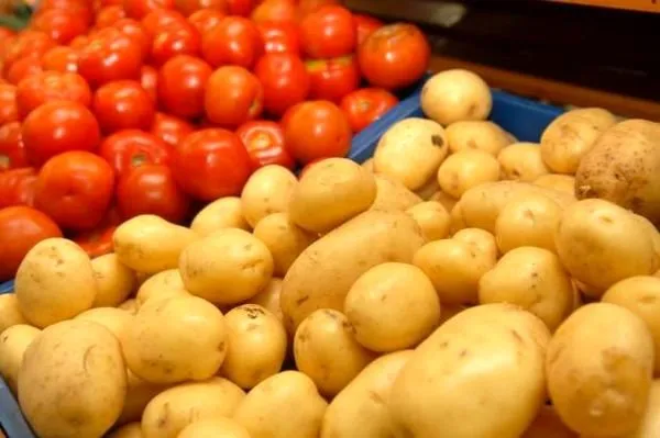 کاهش قیمت گوجه و سیب زمینی در بازار