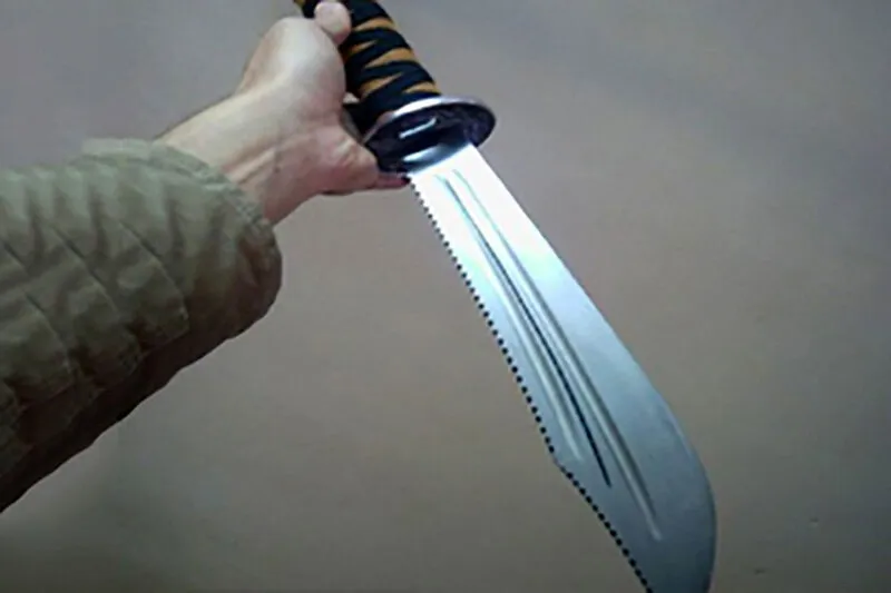 لحظه هولناک قطع شدن دست یک بلاگر چینی با شمشیر در پخش زنده + فیلم(صحنه دلخراش)