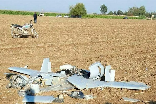 سقوط یک فروند پهپاد در شهرستان پارس آباد +عکس