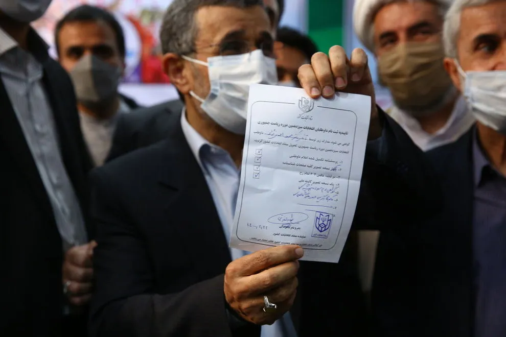 دختر سفیدپوش همراه احمدی‌ نژاد که بود؟ + عکس