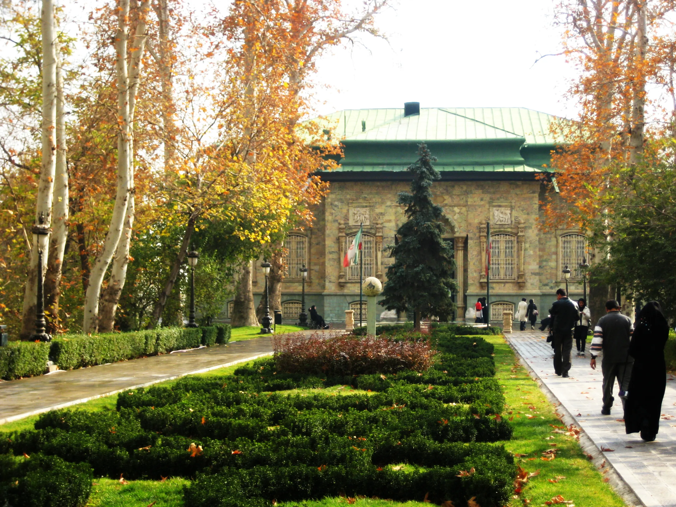 کشف چمدان مشکوک در سعادت آباد +عکس