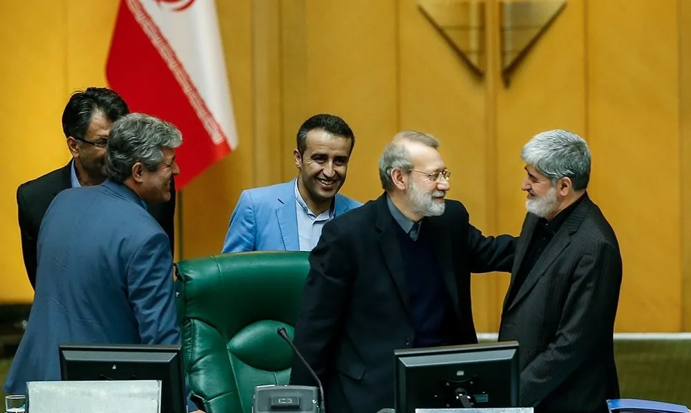 خوش و بش لاریجانی و مطهری در جلسه علنی امروز +عکس