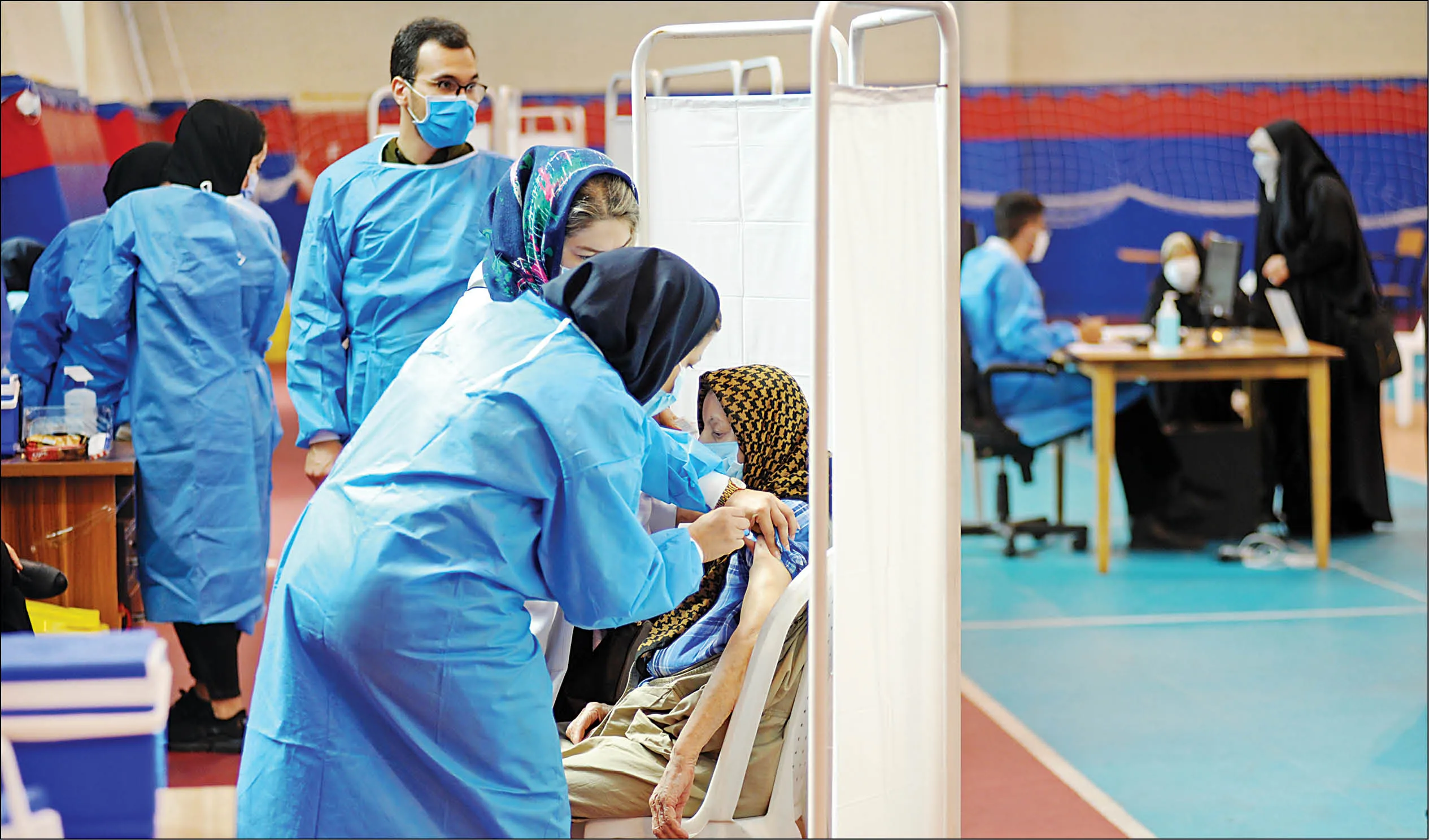 تلخ و شیرین مأموران تزریق واکسن
