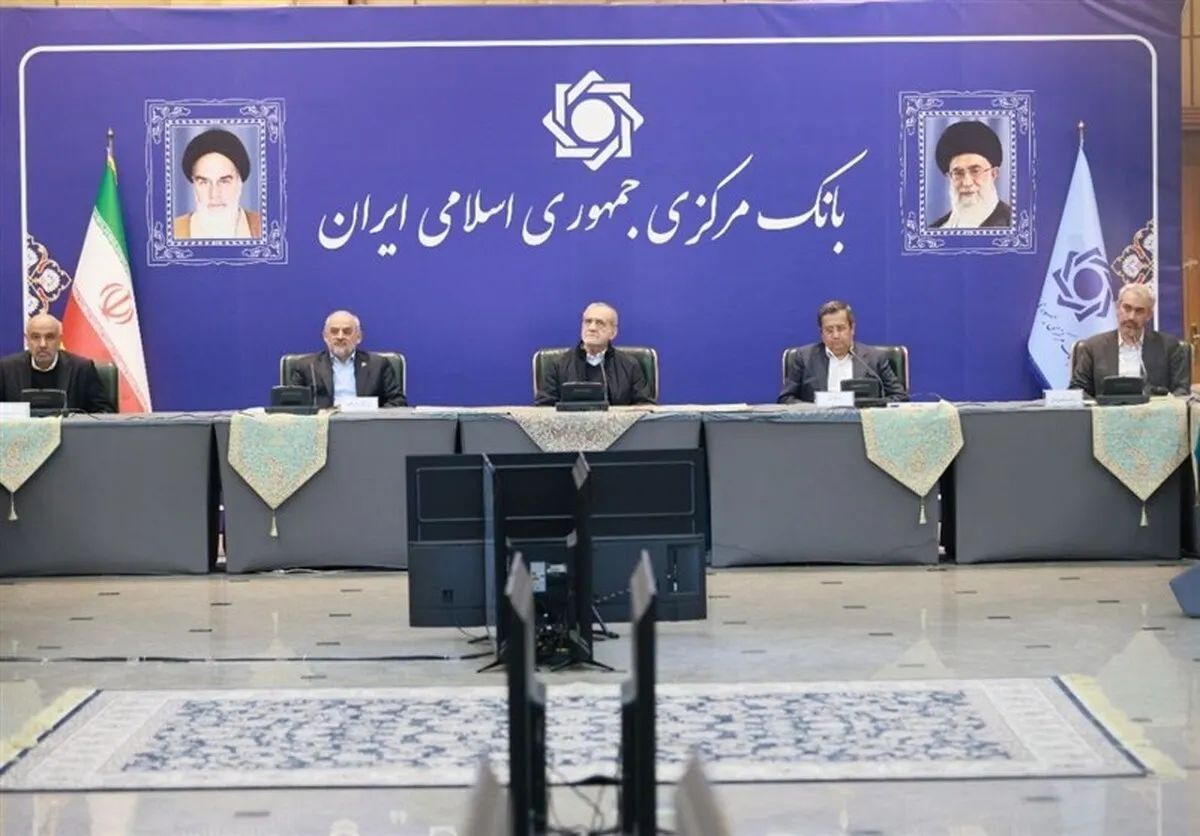 پزشکیان به بانک‌مرکزی رفت / برگزاری کارگروه تضمین امنیت غذایی و بهبود معیشت مردم
