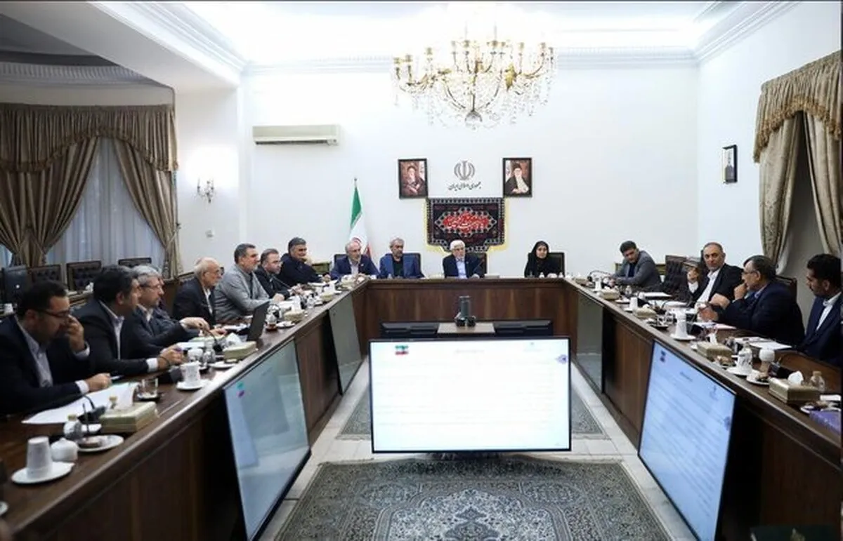 عارف: با همکاری مردم ، دشمنان مجبور شد تقاضای آتش‌بس کنند