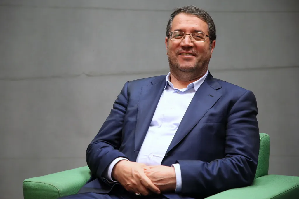پیام تبریک وزیر صمت به مناسبت فرا رسیدن سال نو