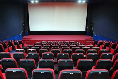 بلیت-سینما-رایگان-شد-لیست-فیلم-ها-و-نحوه-دریافت-بلیت-اعلام-شد