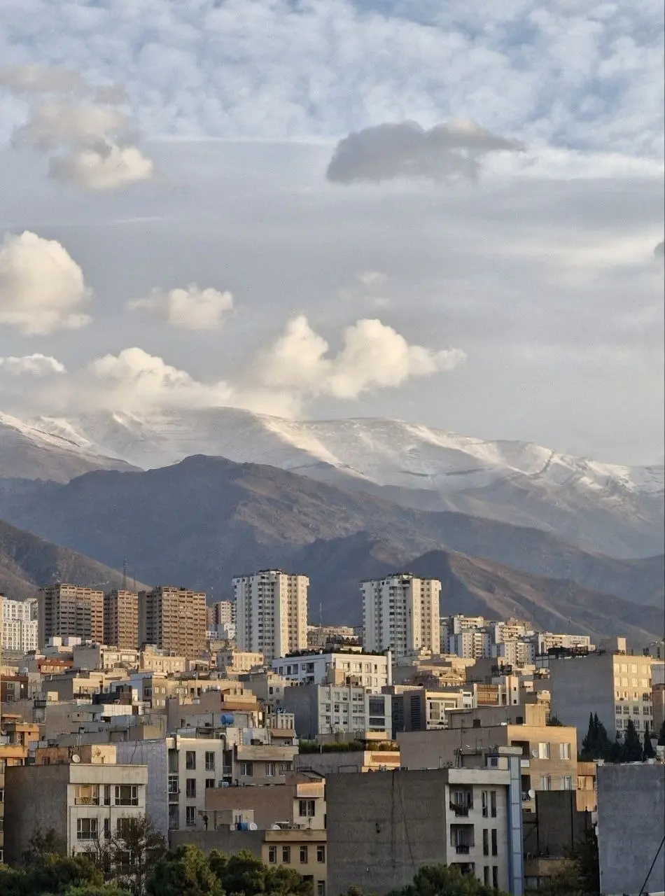 بارش اولین برف پاییز در تهران + عکس