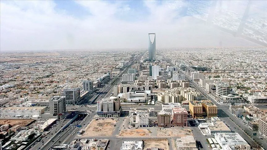 بارش برف در عربستان / شترها زیر برف ماندند! + عکس