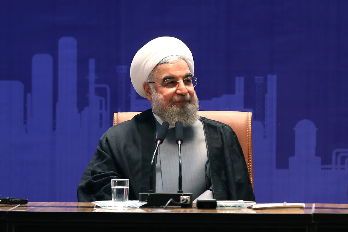 روحانی: هدف دولت تحقق رشد ۵ درصدی در سال ۹۵ است