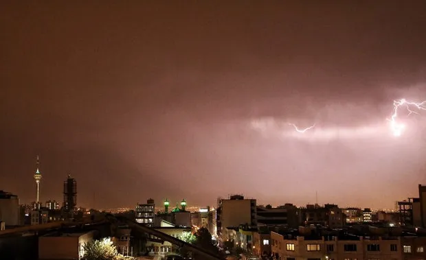رعد و برق در آسمان تهران +تصاویر