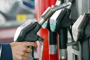 عرضه کارتی بنزین ادامه می‌یابد