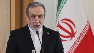 زمان بازگشایی تنگه هرمز همچنان در هاله‌ای ابهام | عراقچی: توافق با عمان درباره مسیر تردد است؛ نه زمان