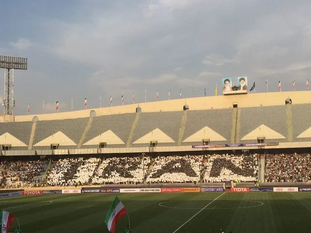 موزائیک ۲۰ هزار نفری ایران+ عکس