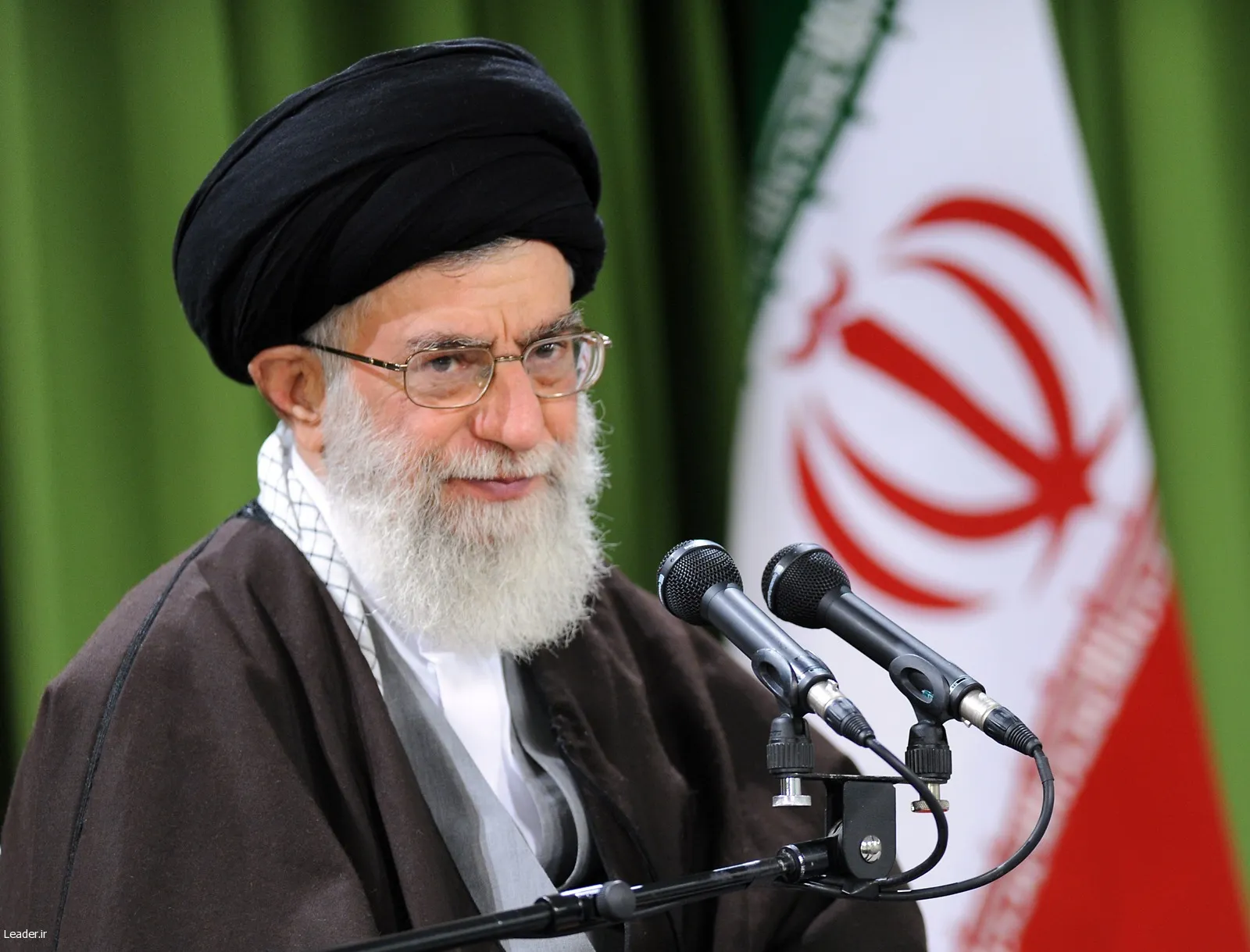 حضور فرمانده معظم کل قوا در دانشگاه علوم دریایی امام خمینی(ره) +فیلم