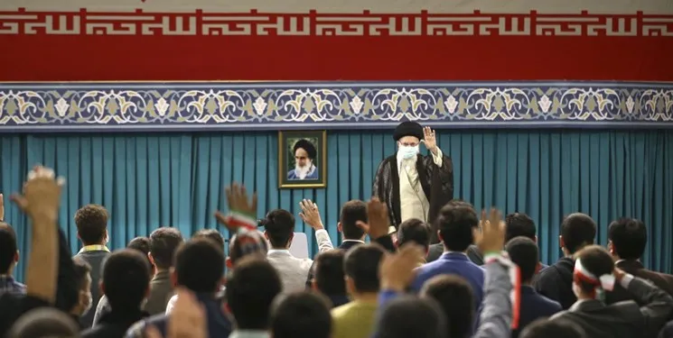 دلجویی رهبر معظم انقلاب از آرتین سرایداران کودک بازمانده حادثه شاهچراغ + فیلم