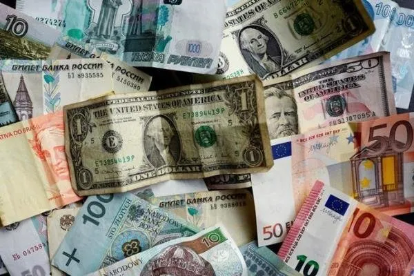 تاثیر یکسان‌سازی نرخ ارز بر ارزش پول ملی/ دولت به‌دنبال جلوگیری از خروج بیشتر ارز از کشور