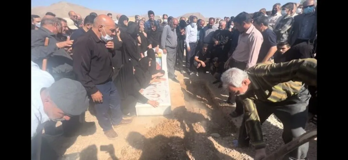 خاکسپاری مجید عبدالباقی در کنار قبر برادرش! + فیلم