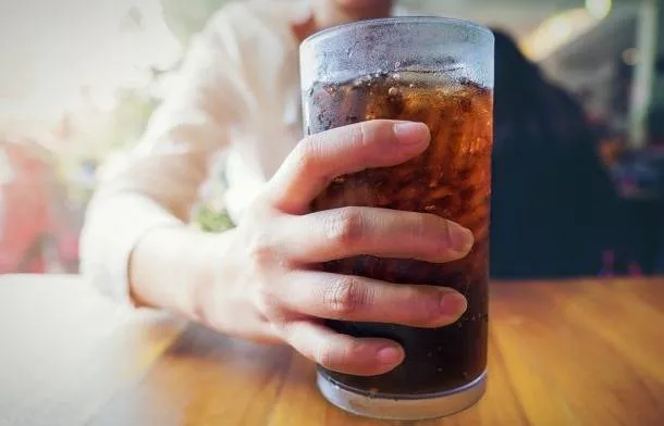 نوشابه چه بلایی سر بدن می آورد؟