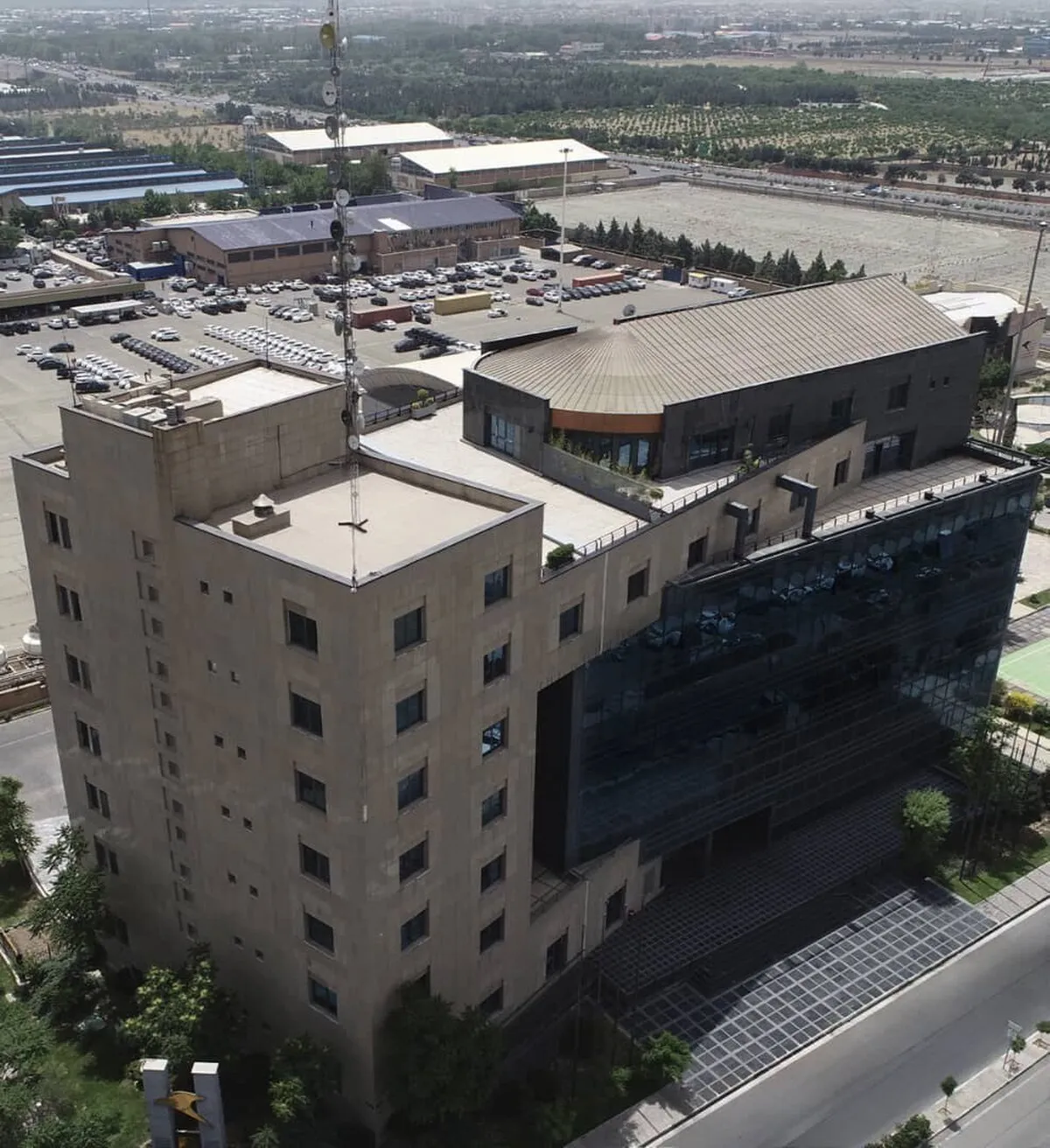 مدیرعامل کرمان موتور در گردهمایی ماهیانه باشگاه مشتریان؛
بابت تاخیر در تحویل خودرو ایکس 5 صمیمانه عذرخواهی می‌کنیم